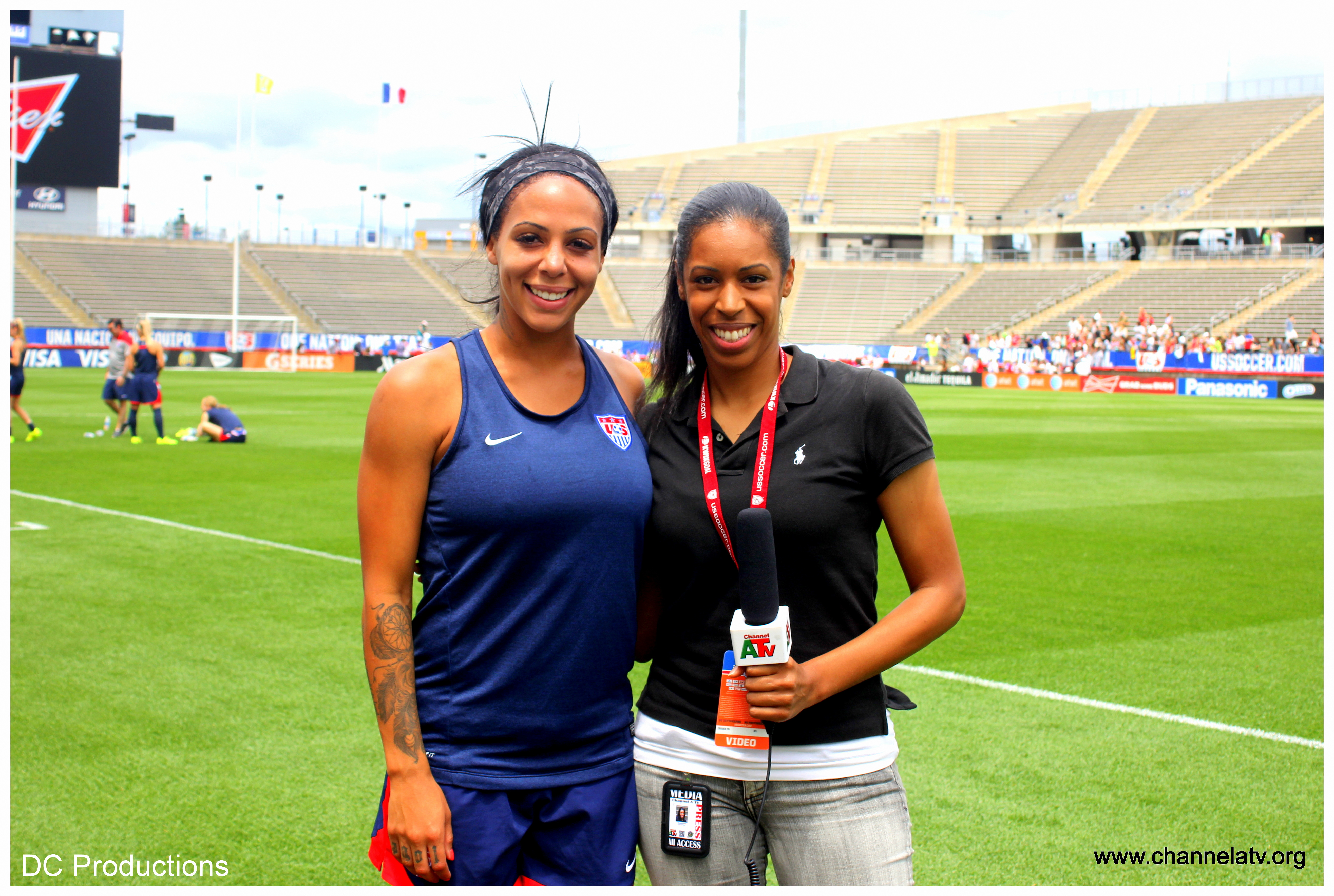 Sydney Leroux (USWNT) signs autographs for fans and talks to Channel ATV