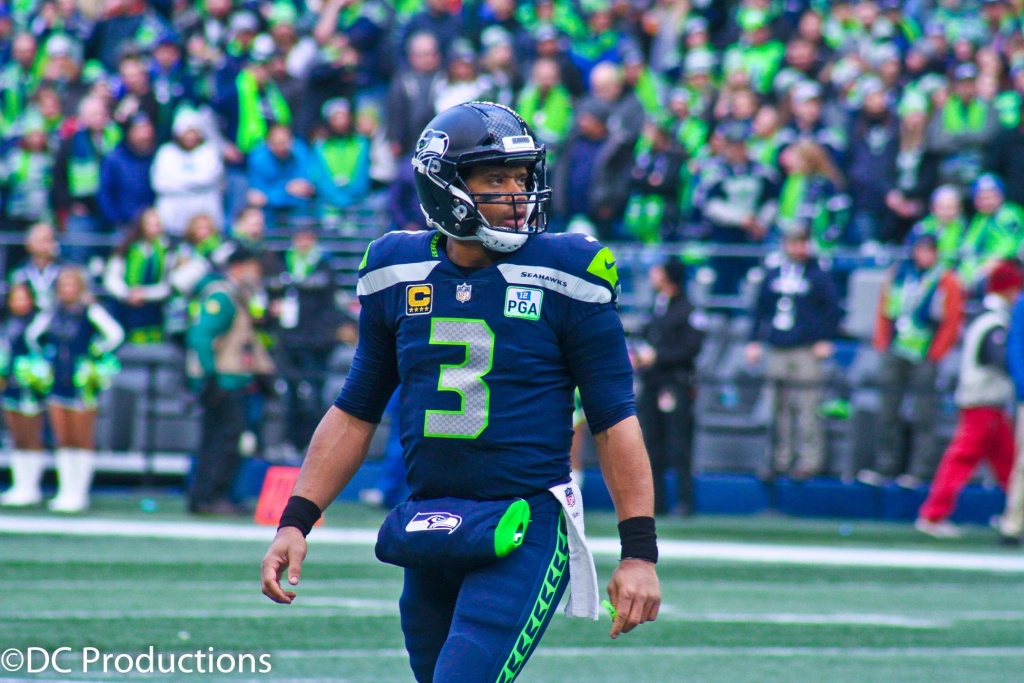 Russell Wilson gives $156,000 in  stock to his linemen