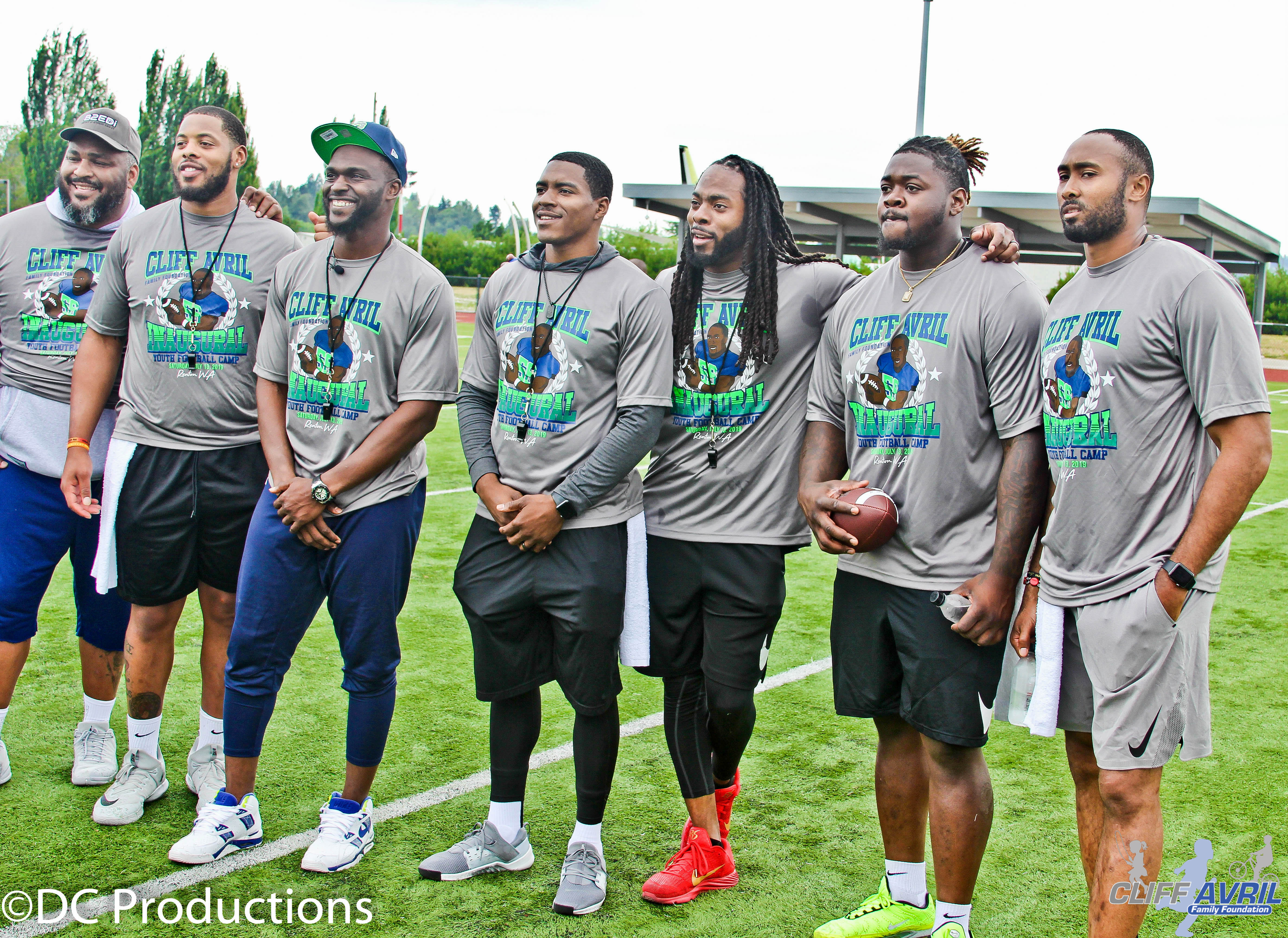 Seahawks Legend Cliff Avril hosts inaugural Youth Football in