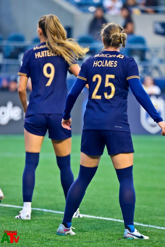 Seattle Reign FC Triumphs Over North Carolina Courage FC