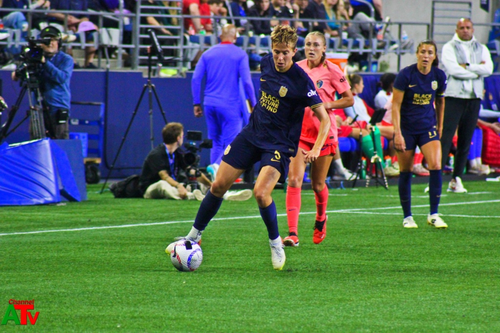 Seattle Reign FC Triumphs Over North Carolina Courage FC